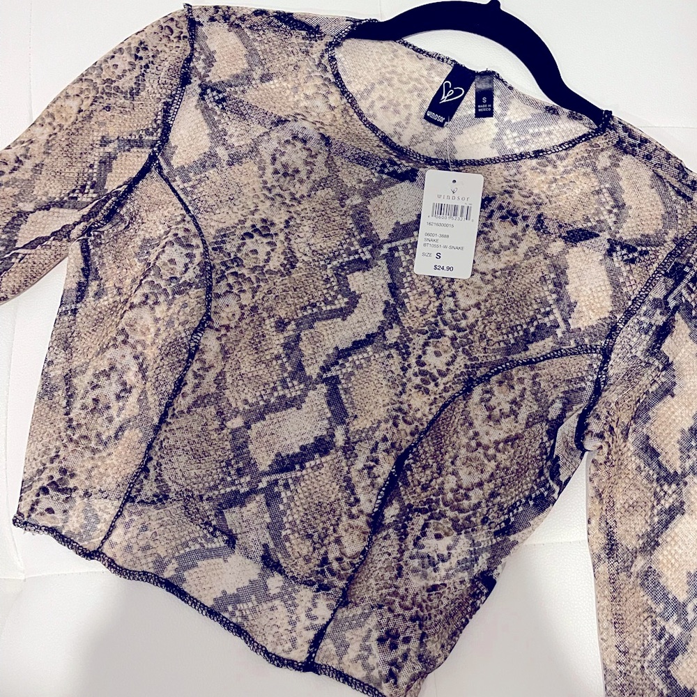 NWT 🖤 Sheer Crop Top 🖤 Snake Print